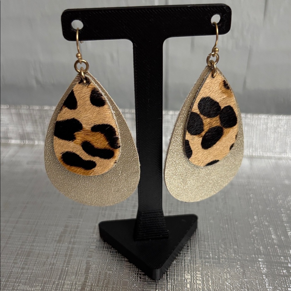 5/$25 (Pick 5 items for $25 Labeled) Leopard Print w/Metallic Teardrop Earrings